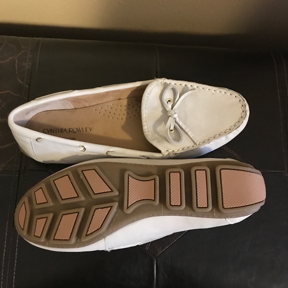 Bone gray color leather loafer